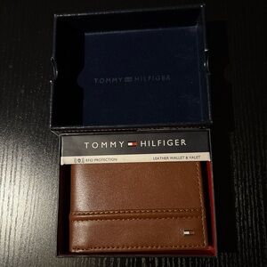 Tommy Hilfiger Brown Leather Card Holder